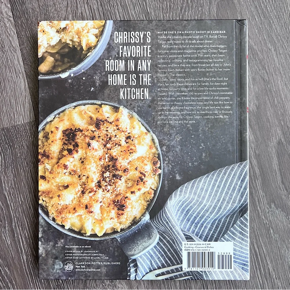 Chrissy Teigen CRAVINGS Hardcover Cookbook Comfort Food Recipes NWOT